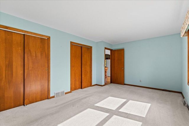 297 Lincoln DRIVE S, West Bend, WI 53095