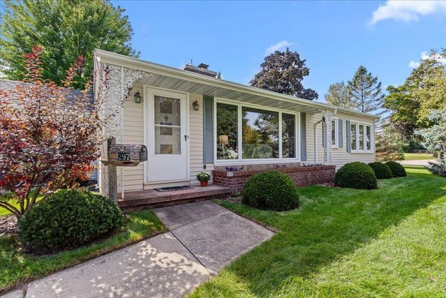 297 Lincoln DRIVE S, West Bend, WI 53095