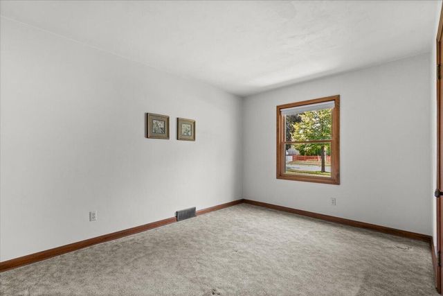 297 Lincoln DRIVE S, West Bend, WI 53095