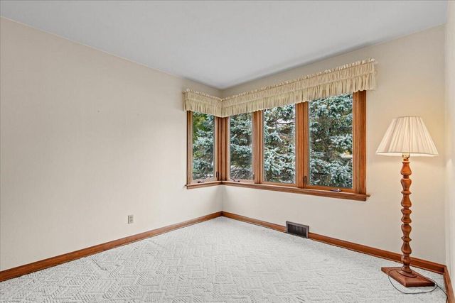 297 Lincoln DRIVE S, West Bend, WI 53095