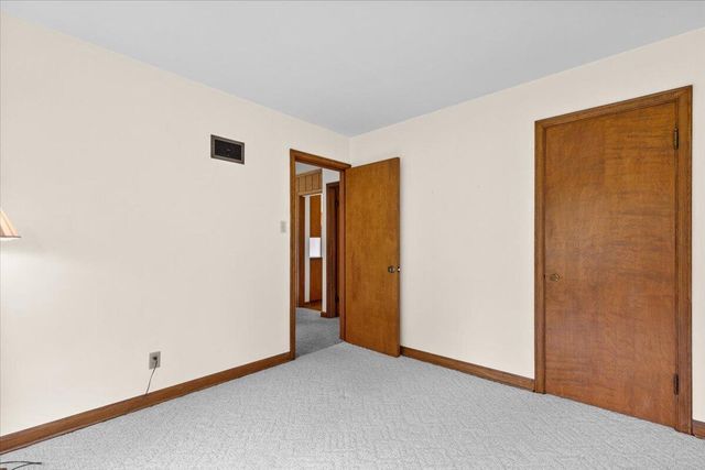 297 Lincoln DRIVE S, West Bend, WI 53095