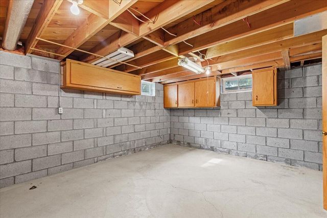 297 Lincoln DRIVE S, West Bend, WI 53095