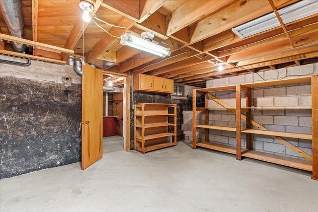 297 Lincoln DRIVE S, West Bend, WI 53095