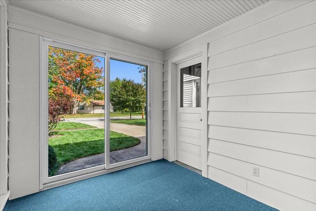 297 Lincoln DRIVE S, West Bend, WI 53095