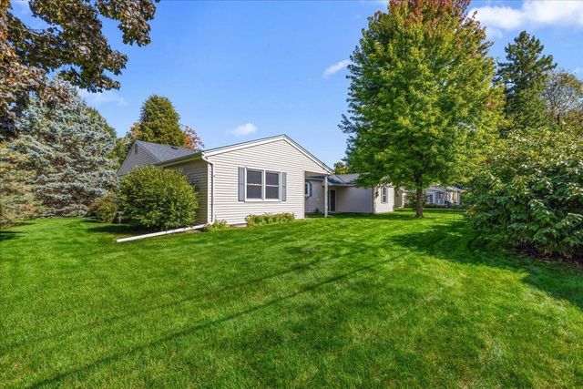 297 Lincoln DRIVE S, West Bend, WI 53095
