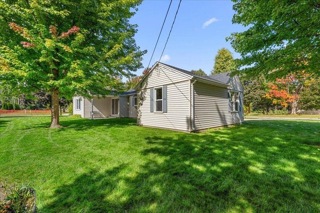 297 Lincoln DRIVE S, West Bend, WI 53095