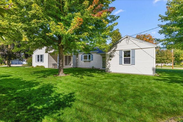 297 Lincoln DRIVE S, West Bend, WI 53095