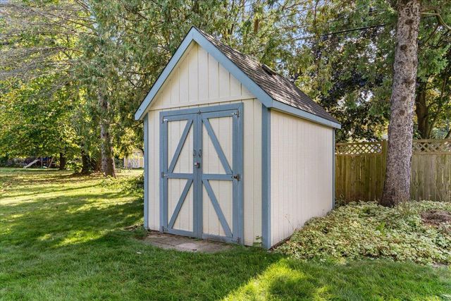 297 Lincoln DRIVE S, West Bend, WI 53095