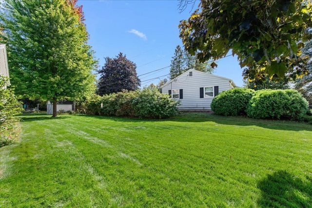 297 Lincoln DRIVE S, West Bend, WI 53095
