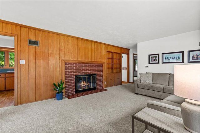 297 Lincoln DRIVE S, West Bend, WI 53095
