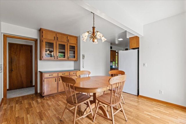 297 Lincoln DRIVE S, West Bend, WI 53095