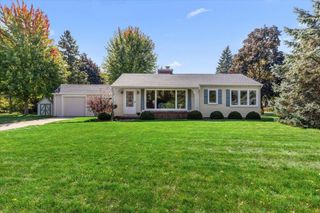 297 Lincoln DRIVE S, West Bend, WI 53095