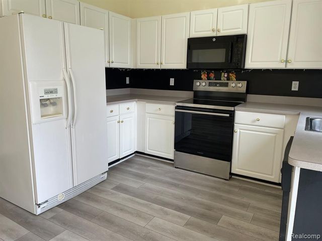 38463 Saratoga Circle, Farmington Hills, MI 48331