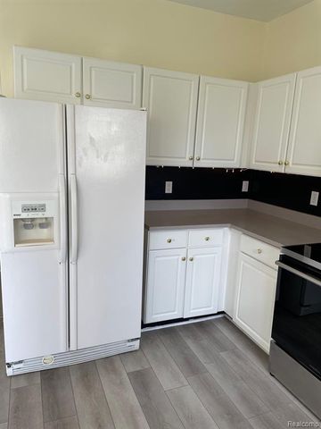 38463 Saratoga Circle, Farmington Hills, MI 48331