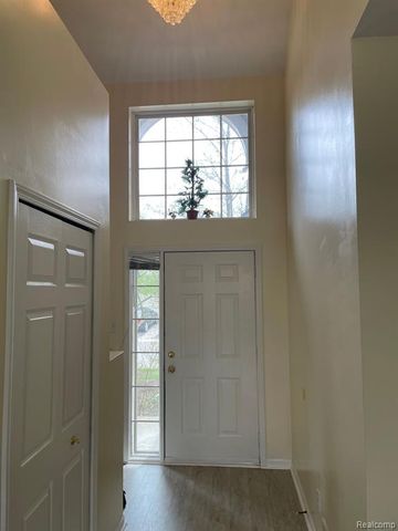 38463 Saratoga Circle, Farmington Hills, MI 48331