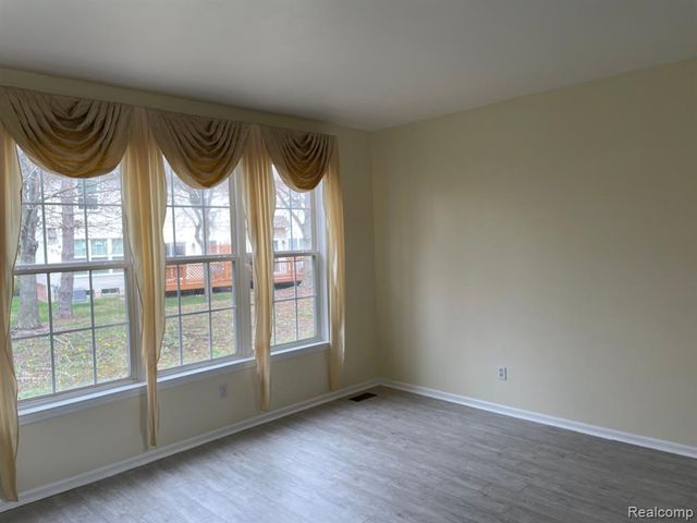 38463 Saratoga Circle, Farmington Hills, MI 48331