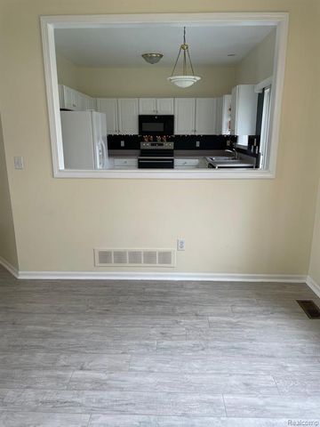 38463 Saratoga Circle, Farmington Hills, MI 48331