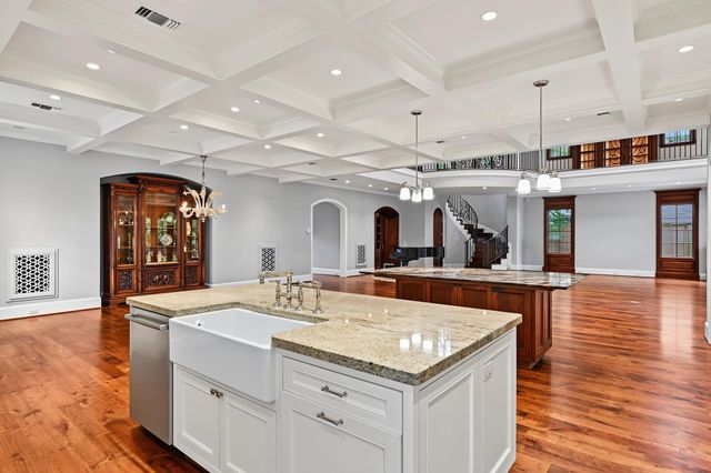 3223 Albans Road, West University Place, TX 77005
