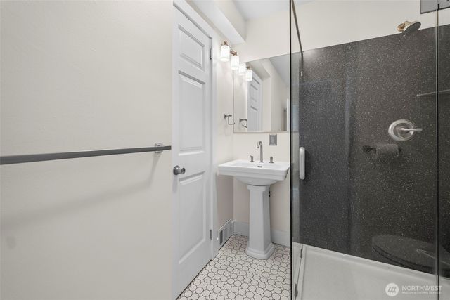 210 N Yakima Avenue, Tacoma, WA 98403