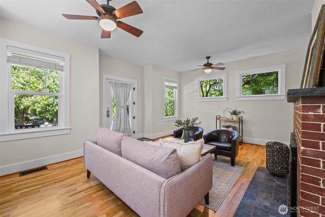210 N Yakima Avenue, Tacoma, WA 98403