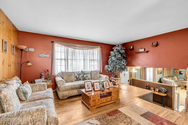 17 Princeton Drive, Jackson, NJ 08527