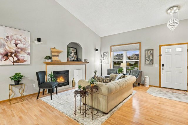 6621 Carlisle Curve, Shakopee, MN 55379