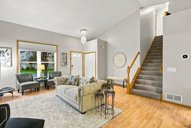 6621 Carlisle Curve, Shakopee, MN 55379