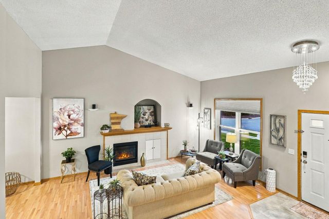 6621 Carlisle Curve, Shakopee, MN 55379