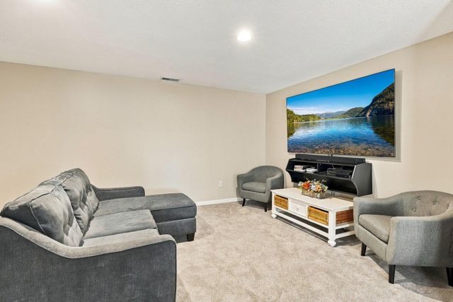 6621 Carlisle Curve, Shakopee, MN 55379