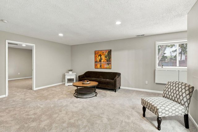 6621 Carlisle Curve, Shakopee, MN 55379