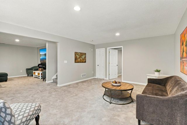 6621 Carlisle Curve, Shakopee, MN 55379