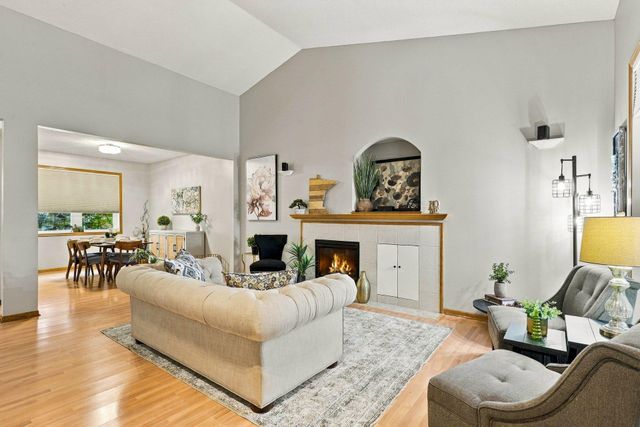 6621 Carlisle Curve, Shakopee, MN 55379