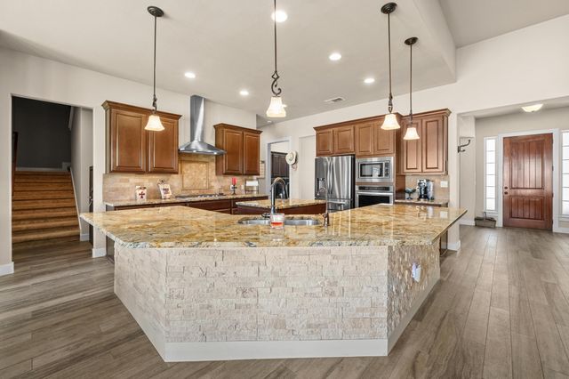 337 Golden Eagle LN, Dripping Springs, TX 78620