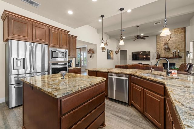 337 Golden Eagle LN, Dripping Springs, TX 78620