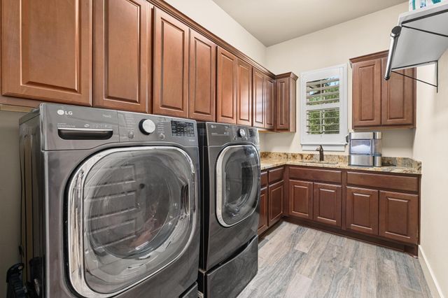 337 Golden Eagle LN, Dripping Springs, TX 78620