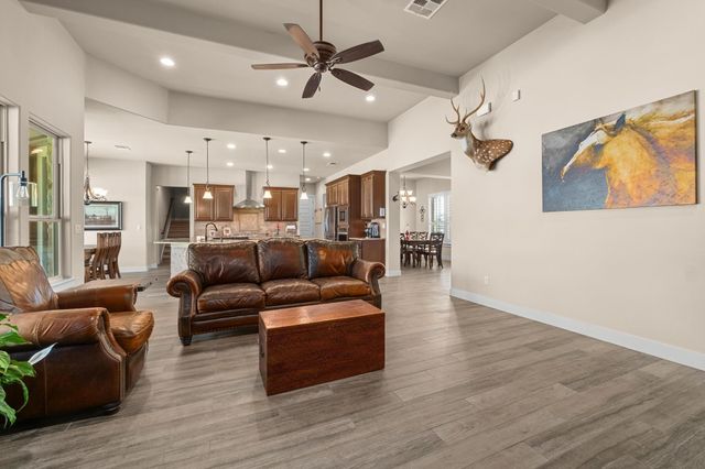 337 Golden Eagle LN, Dripping Springs, TX 78620