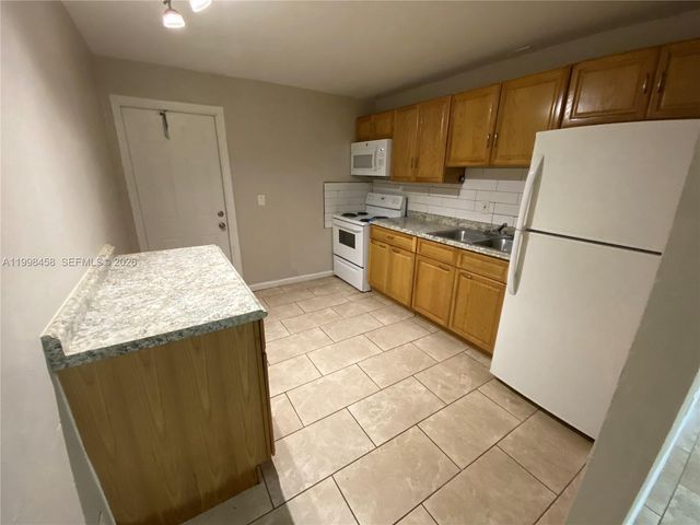 5940 NW 20th St 44, Lauderhill, FL 33313