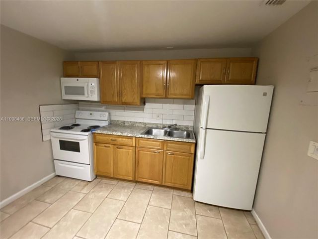5940 NW 20th St 44, Lauderhill, FL 33313