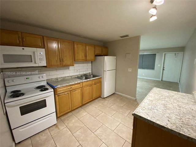 5940 NW 20th St 44, Lauderhill, FL 33313