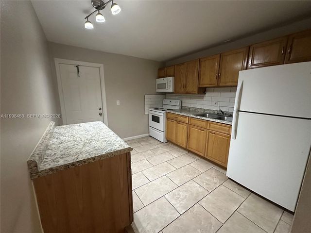 5940 NW 20th St 44, Lauderhill, FL 33313