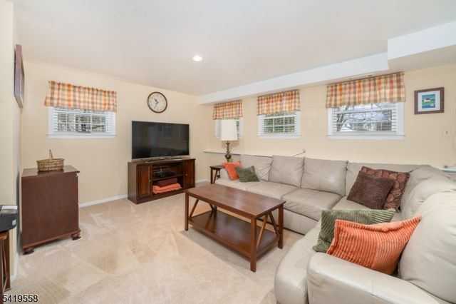 199 Hickson Dr, New Providence Boro, NJ 07974