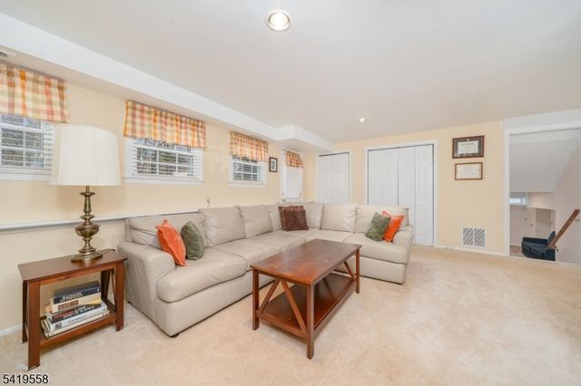 199 Hickson Dr, New Providence Boro, NJ 07974