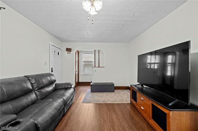 819 Keeney Street, Akron, OH 44310