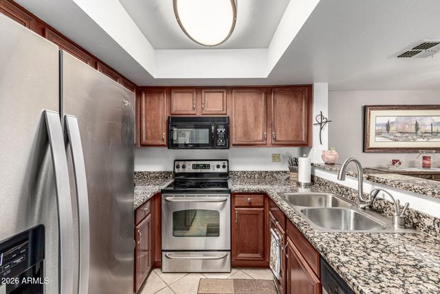 5757 W EUGIE Avenue 1027, Glendale, AZ 85304