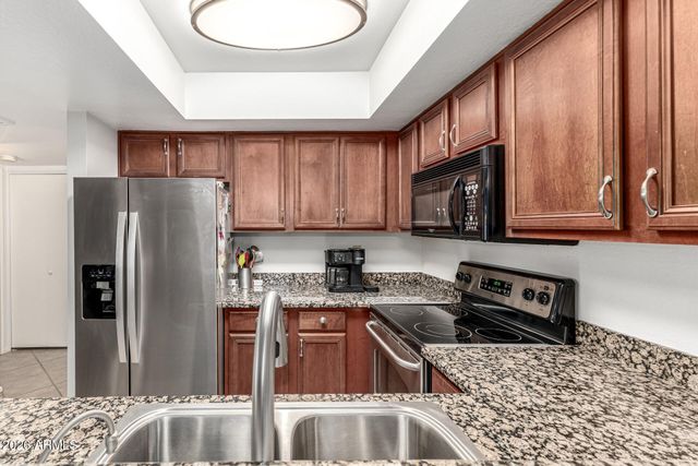 5757 W EUGIE Avenue 1027, Glendale, AZ 85304