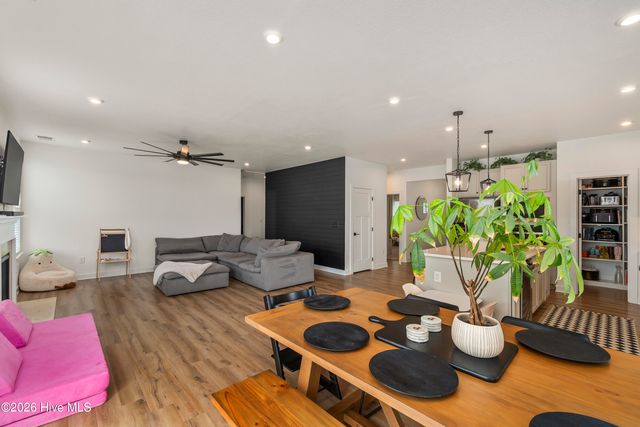 112 Glenmoor Path, Moyock, NC 27958