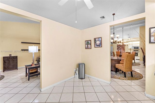 5329 Garrett Ln, West Palm Beach, FL 33417