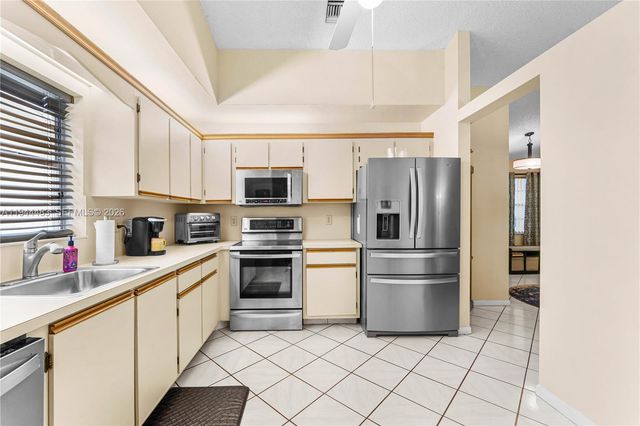 5329 Garrett Ln, West Palm Beach, FL 33417