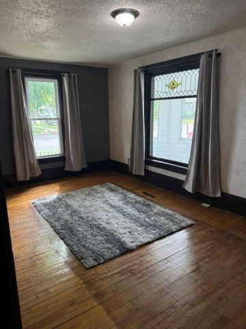 302 Nicollet Avenue, Mankato, MN 56003
