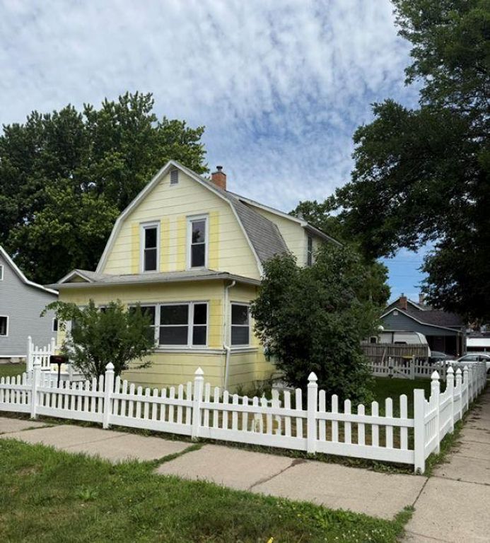 302 Nicollet Avenue, Mankato, MN 56003